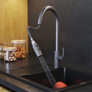 Bateria kuchenna z wyciąganą wylewką kran SNAKE PRO gun grey stojący do kuchni Granitan – archiwalne 2