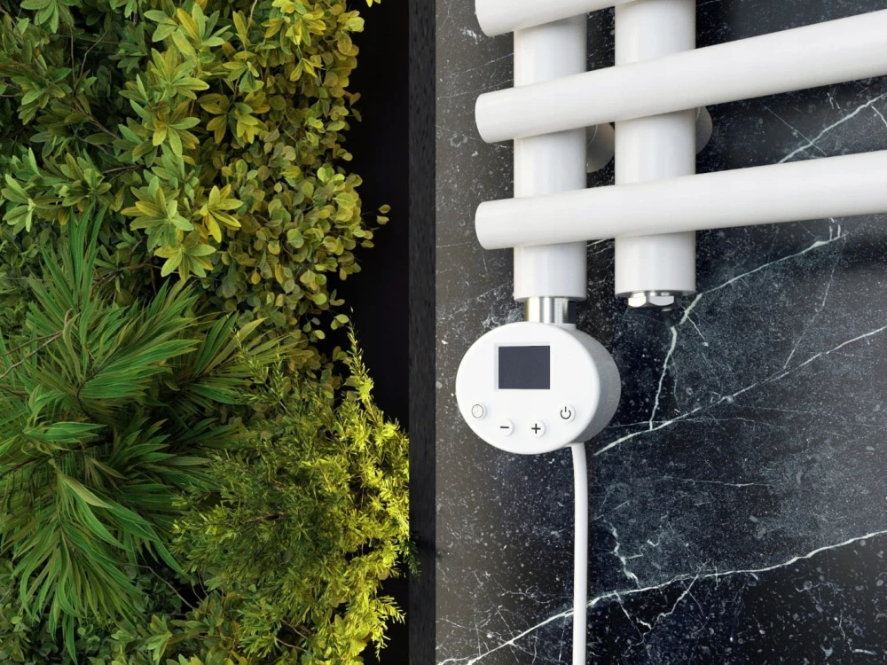 GRZAŁKA ELEKTRYCZNA DO GRZEJNIKA KALORYFERA BIAŁA EKRAN LCD 600W Granitan – ujęcie z bliska / detal