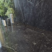 ODPŁYW LINIOWY POD PŁYTKĘ 80 cm STAL SYFON PRYSZNIC BRODZIK LUNO INOX Granitan – ujęcie z bliska / detal