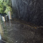 ODPŁYW LINIOWY POD PŁYTKĘ 80 cm STAL SYFON PRYSZNIC BRODZIK LUNO ZŁOTY Granitan – ujęcie z bliska / detal