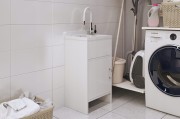 Zestaw- zlew gospodarczy LOMA, szafka, bateria, syfon Granitan – aranżacja / widok z boku