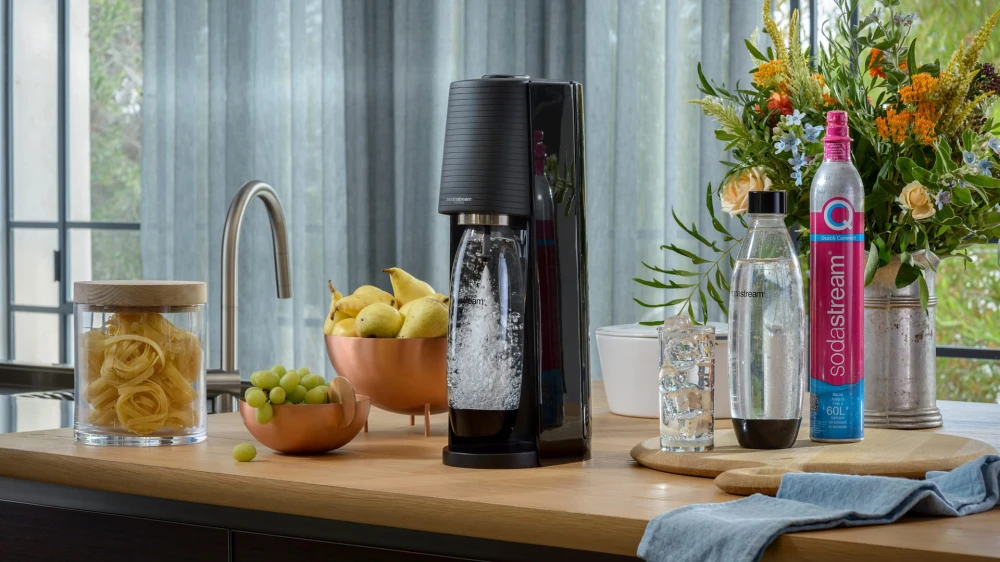 Saturator do wody gazowanej SodaStream Terra - Czarny zestaw + butelka Granitan – ujęcie z bliska / detal